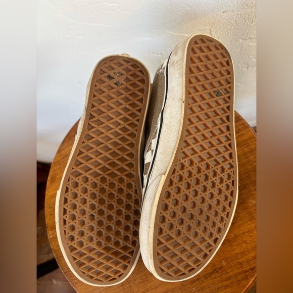 Vans - Picture 2 of 5